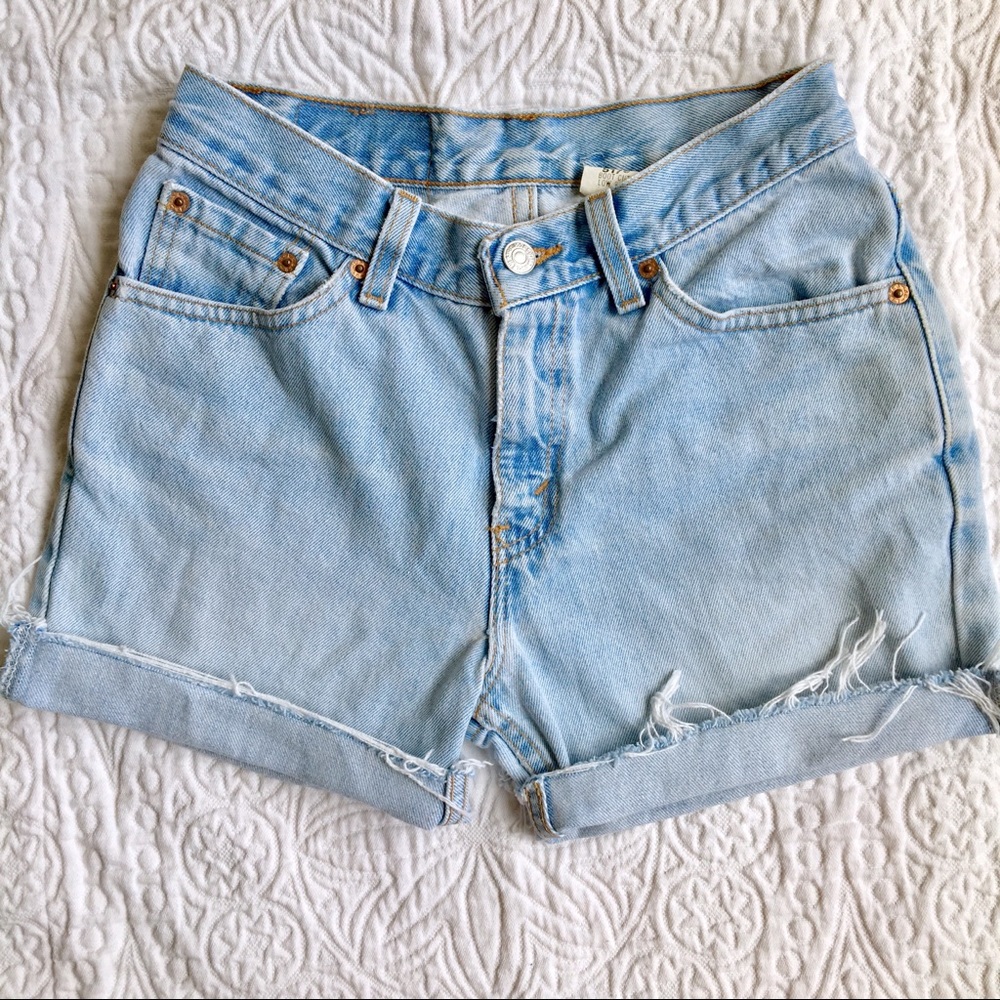 Vintage Levi’s 517 High Waisted Mom Shorts | Sz 27